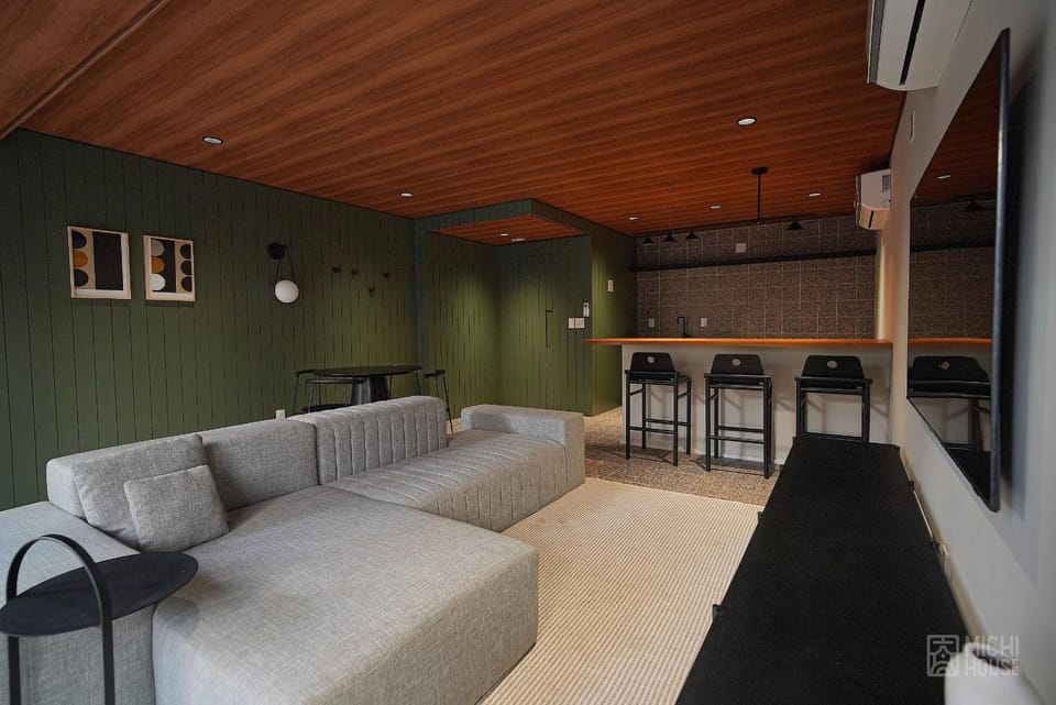 Communal lounge/ TV room