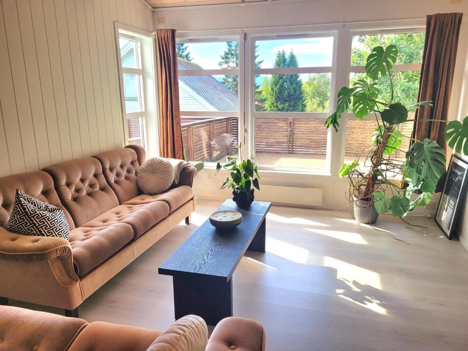 Summer, Living room