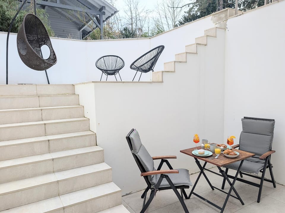 Patio, Day, View (from property/room), Balcony/Terrace, Seating area, Dining area