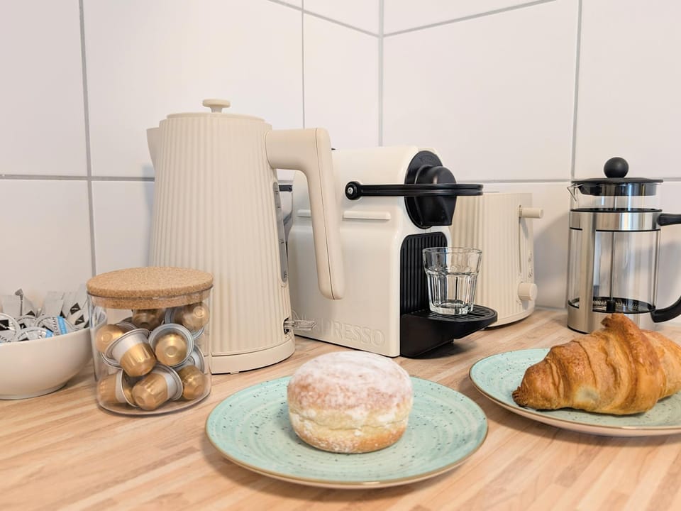 Coffee/tea facilities, Kitchen or kitchenette, Food and drinks, toaster