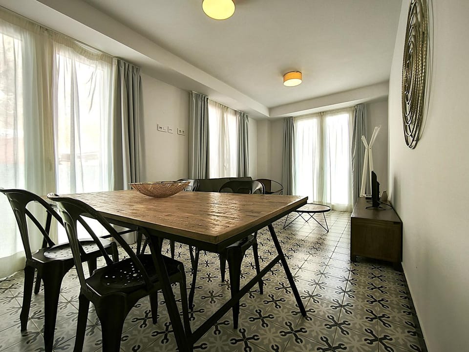 Living room, Dining area