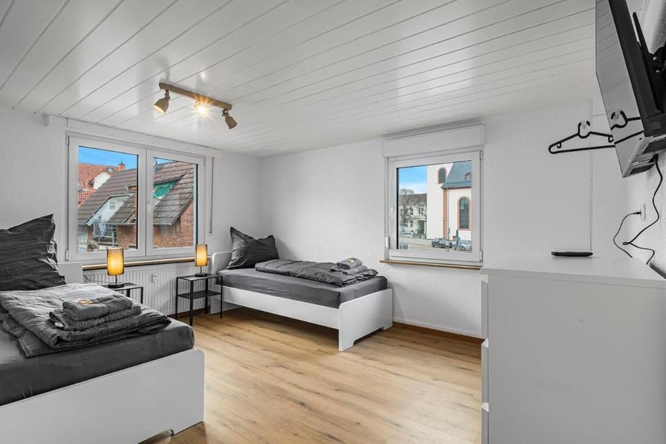 Bed, TV and multimedia, Photo of the whole room, Bedroom