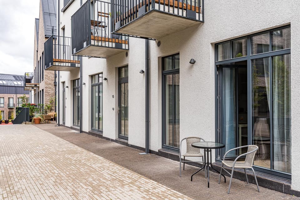 Property building, Neighbourhood, Balcony/Terrace