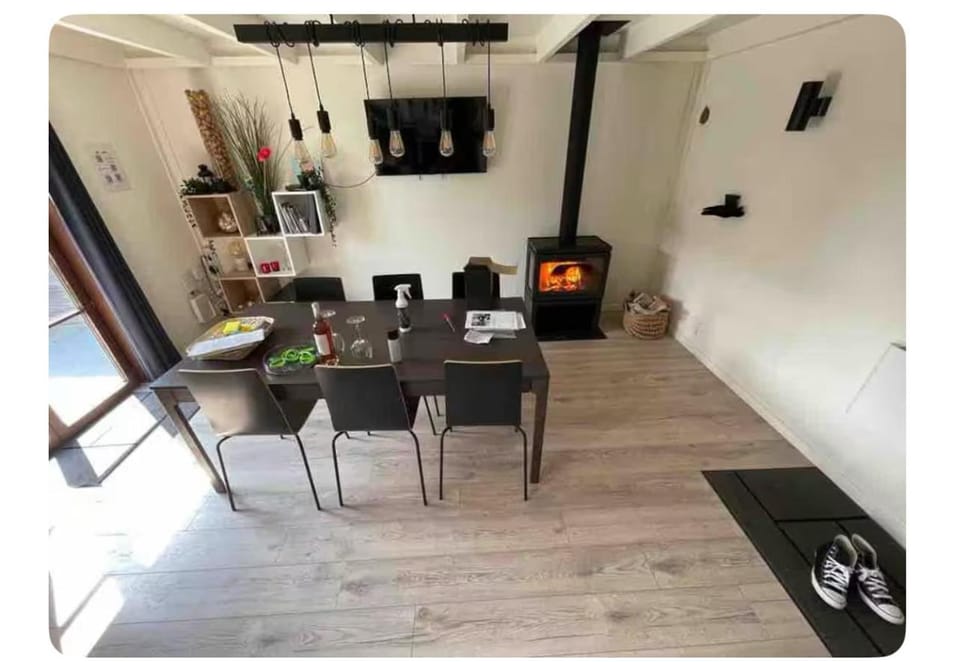 Kitchen or kitchenette, Living room, Dining area