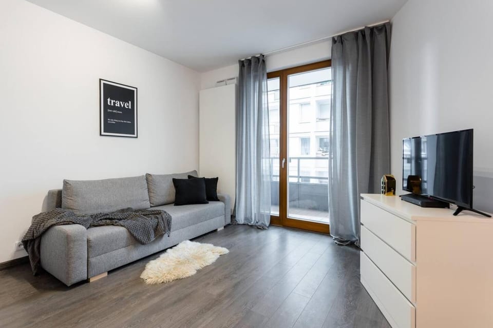 Bed, TV and multimedia, Photo of the whole room, Seating area, Bedroom