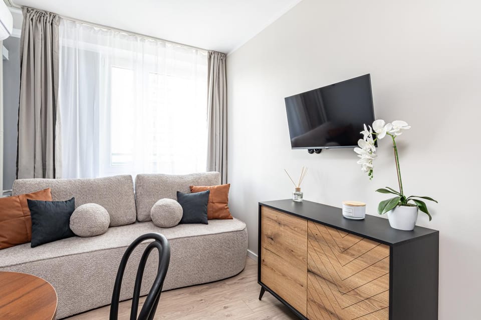 Communal lounge/ TV room, TV and multimedia, Living room, Seating area, Evening entertainment