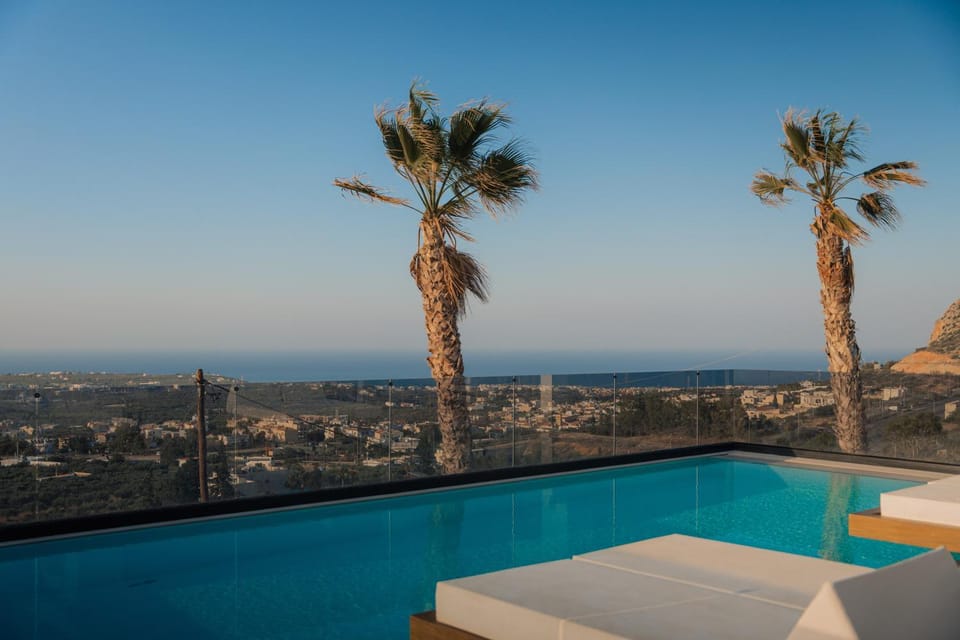City view, City view, Pool view, Pool view, Sea view, Sea view, Swimming pool, Swimming pool, sunbed
