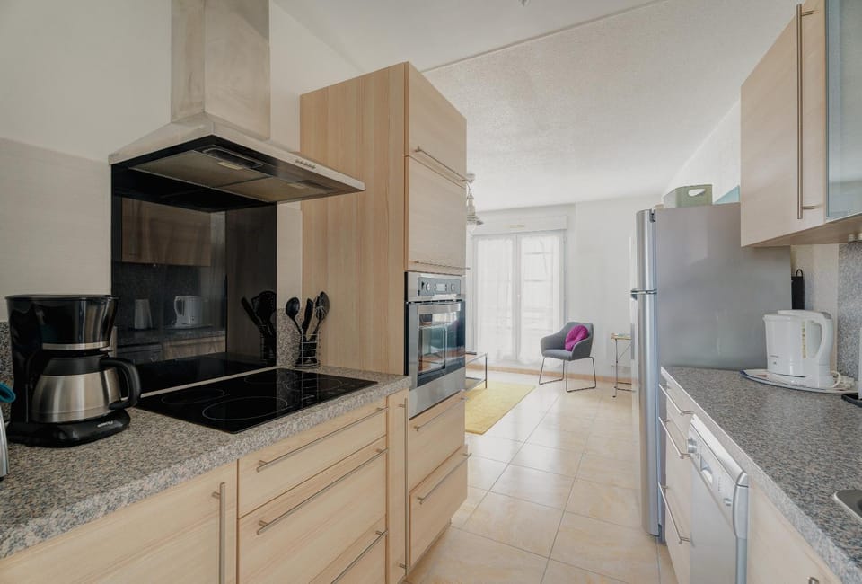 Kitchen or kitchenette, Living room