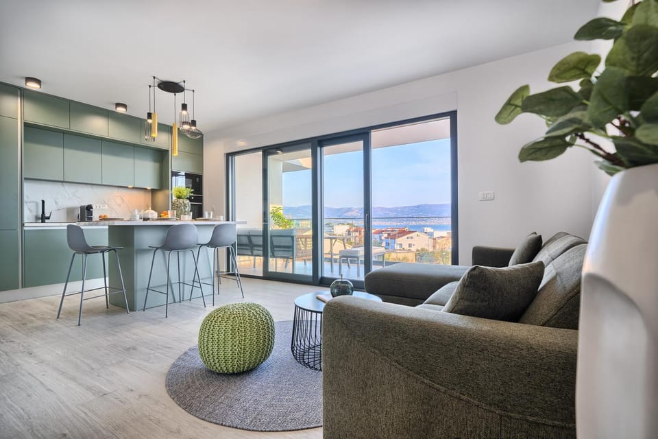 Kitchen or kitchenette, Living room