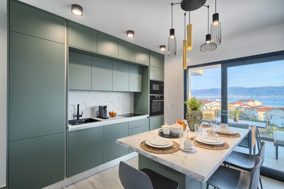 Kitchen or kitchenette, Dining area, Sea view