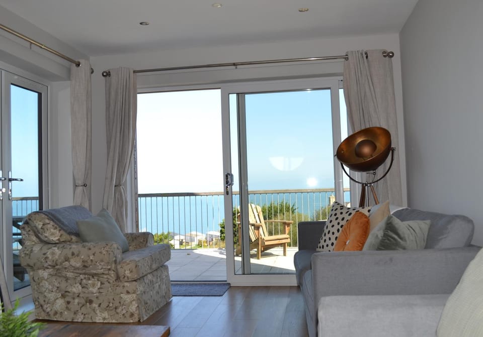 Pentraeth, Tresaith - Incredible Sea Views House in Penbryn