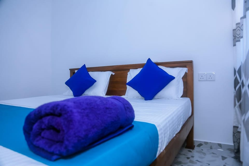 Photo of the whole room, Bedroom, towels