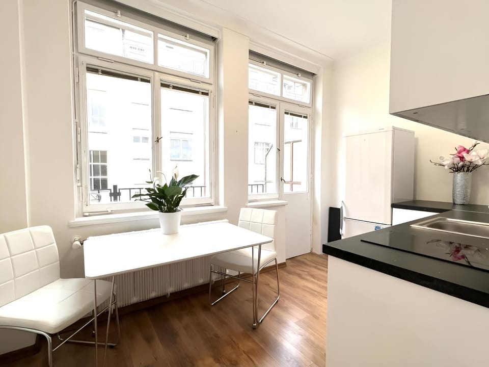 Patio, Patio, Facade/entrance, Balcony/Terrace, Balcony/Terrace, Kitchen or kitchenette, Seating area, Dining area, Area and facilities, Area and facilities, stove, stove, toaster, toaster, kitchen, kitchen