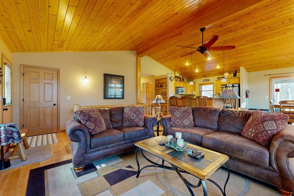 Pool & Beach Access! 'Lake Arrowhead Hideaway' House in Petenwell Lake