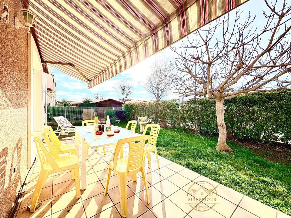 Patio, Garden, Dining area