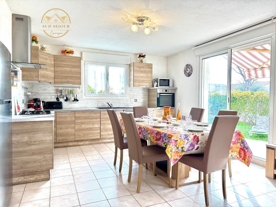 Dining area, kitchen