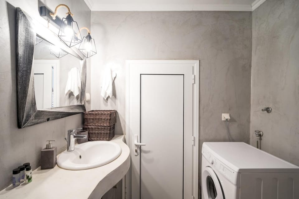 Bathroom, washing machine