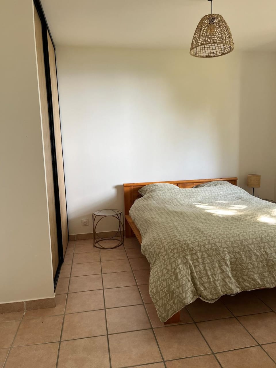 Bed, Photo of the whole room, Bedroom, storage