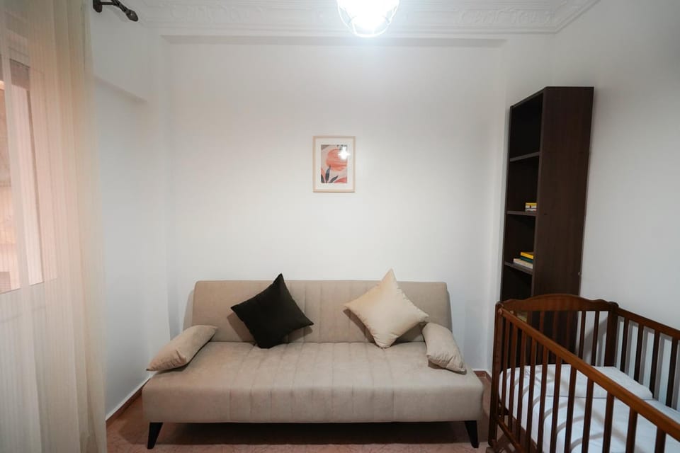 Bed, Seating area