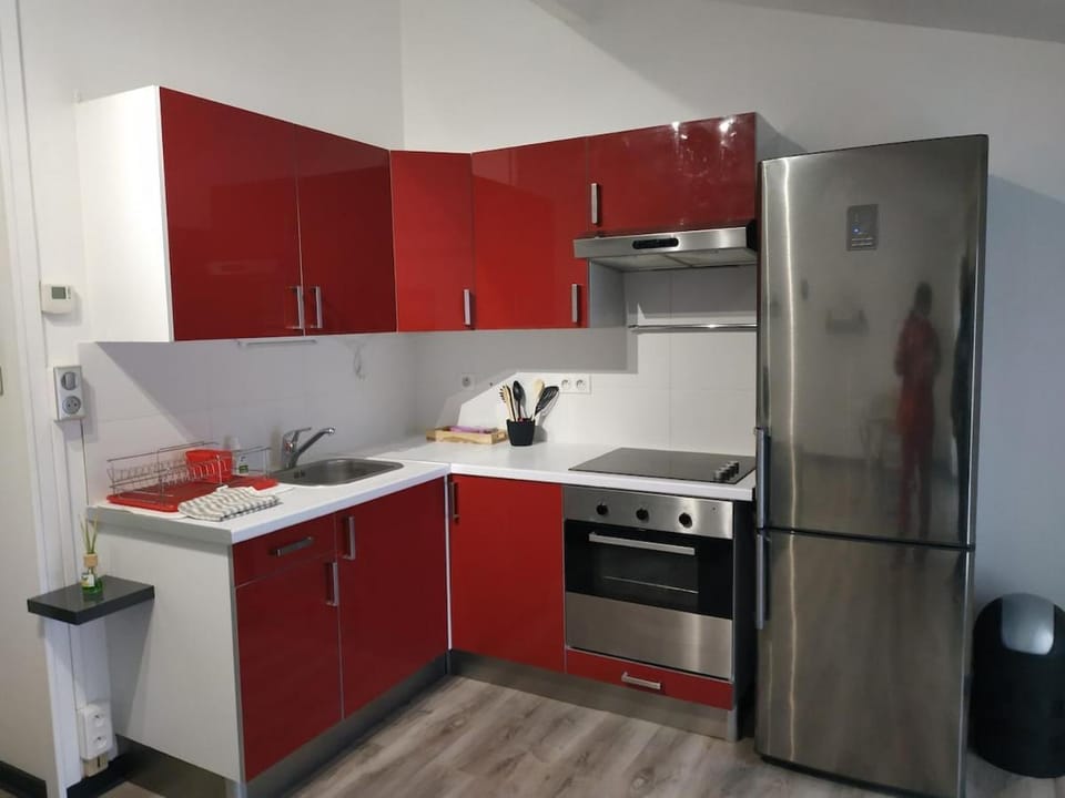 Kitchen or kitchenette, oven, stove