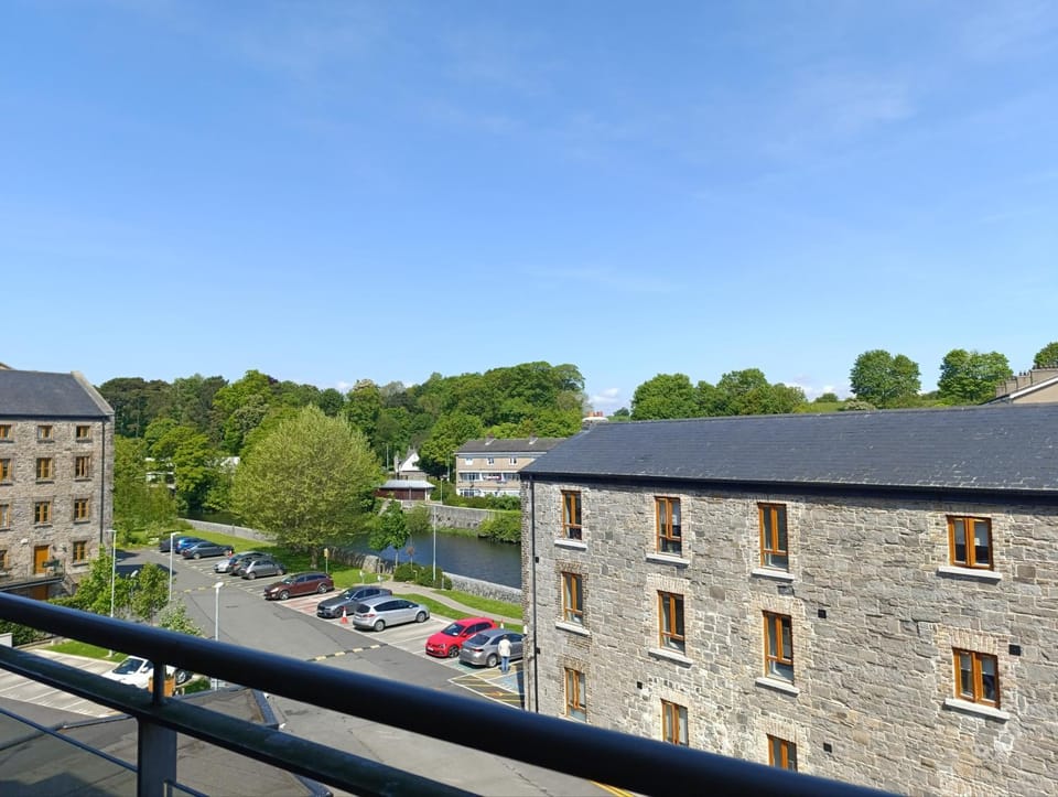 Nearby landmark, Natural landscape, View (from property/room), Balcony/Terrace, Landmark view, River view