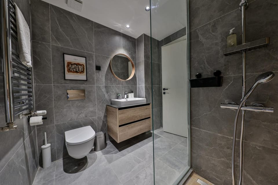 Shower, Toilet, Bathroom