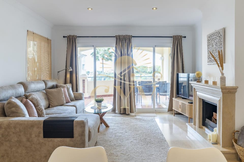 Communal lounge/ TV room, TV and multimedia, View (from property/room), Living room, Seating area, Evening entertainment, Guests, Family