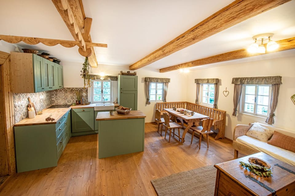 Roubenka mezi stromy s wellness House in Lower Silesian Voivodeship