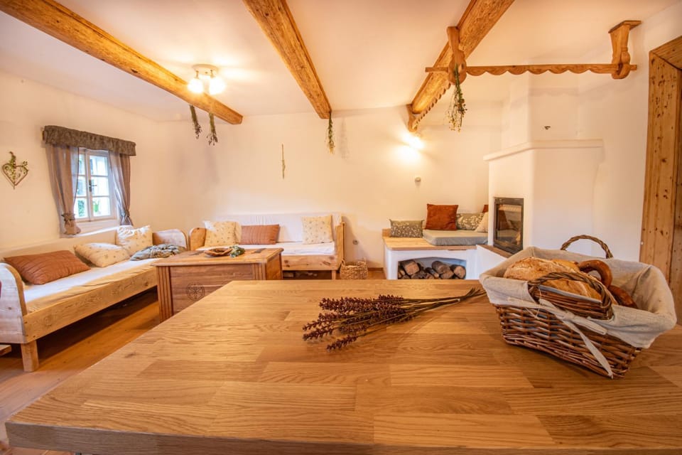 Roubenka mezi stromy s wellness House in Lower Silesian Voivodeship