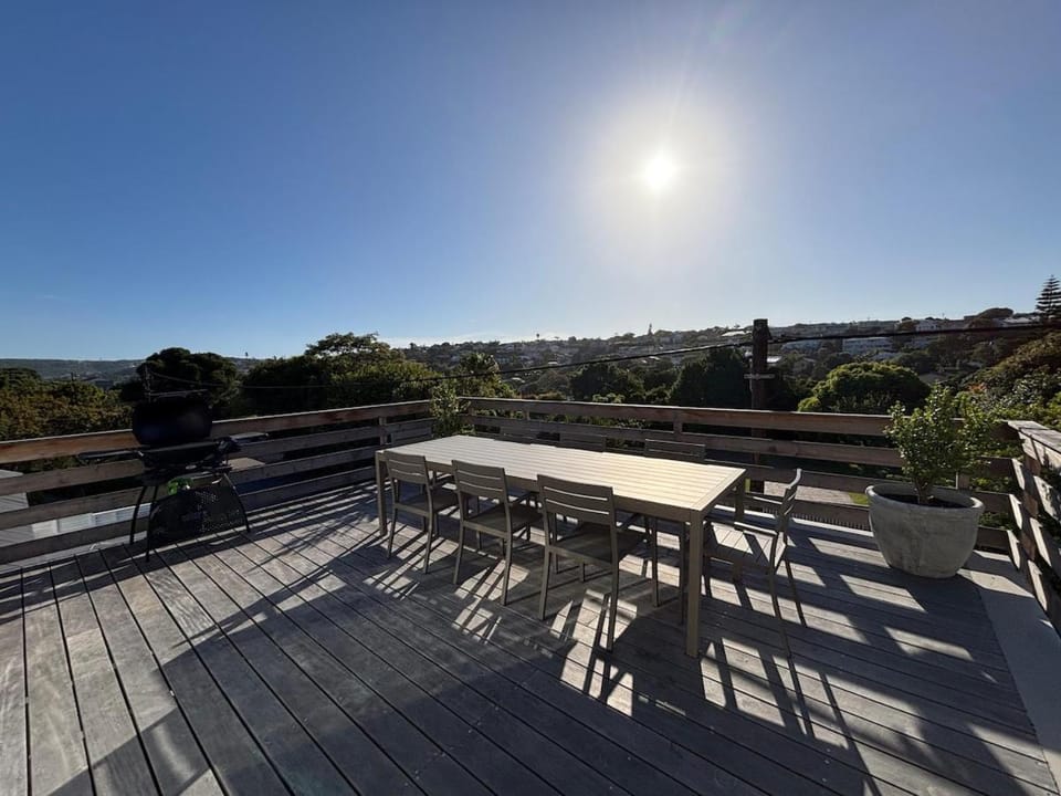 View (from property/room), Balcony/Terrace, Dining area