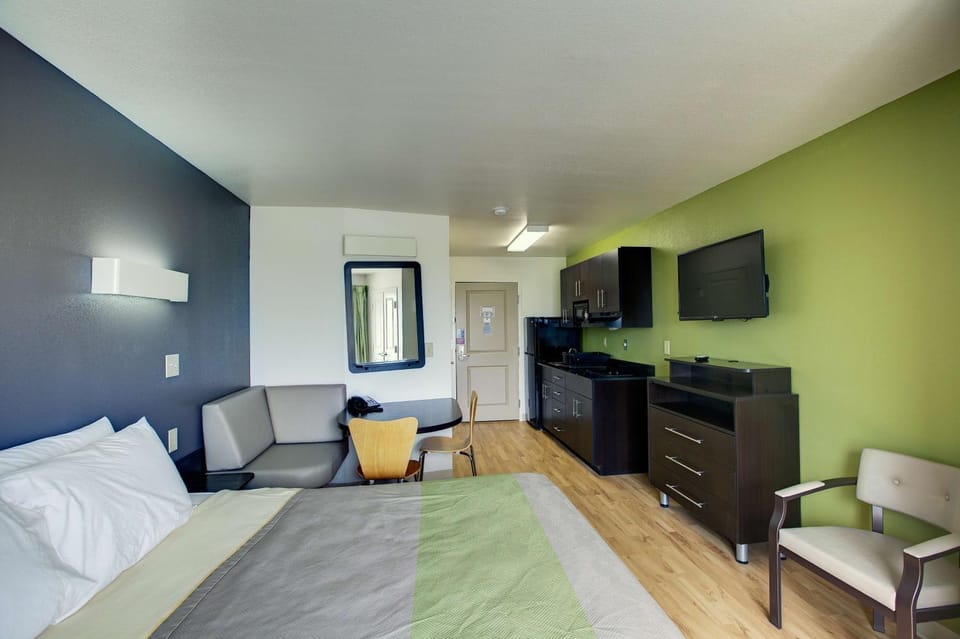 TV and multimedia, Kitchen or kitchenette, Photo of the whole room, Seating area, On site