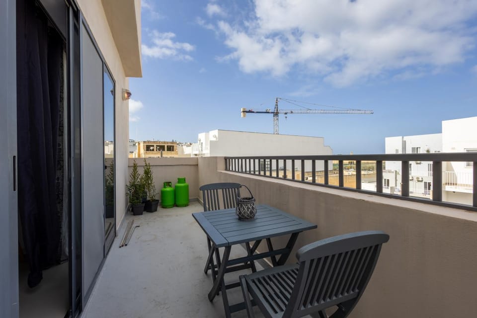 Day, Balcony/Terrace, Seating area, Dining area