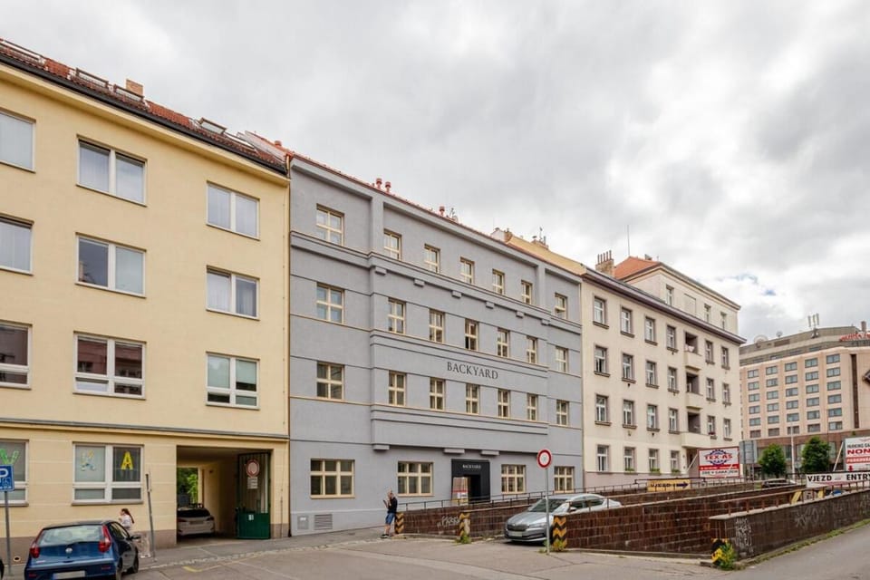 Quiet Courtyard Studio near Dejvická Metro, Prague 6 Apartment in Prague