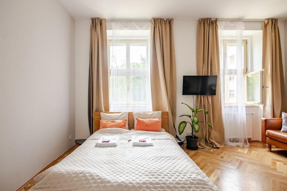 Quiet Courtyard Studio near Dejvická Metro, Prague 6 Apartment in Prague
