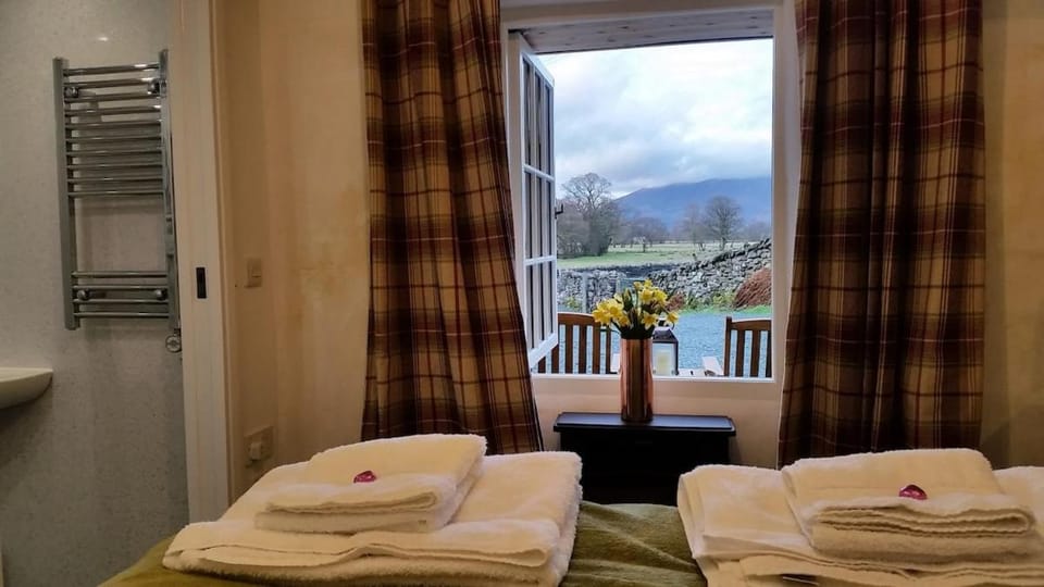 Natural landscape, Bedroom, Mountain view