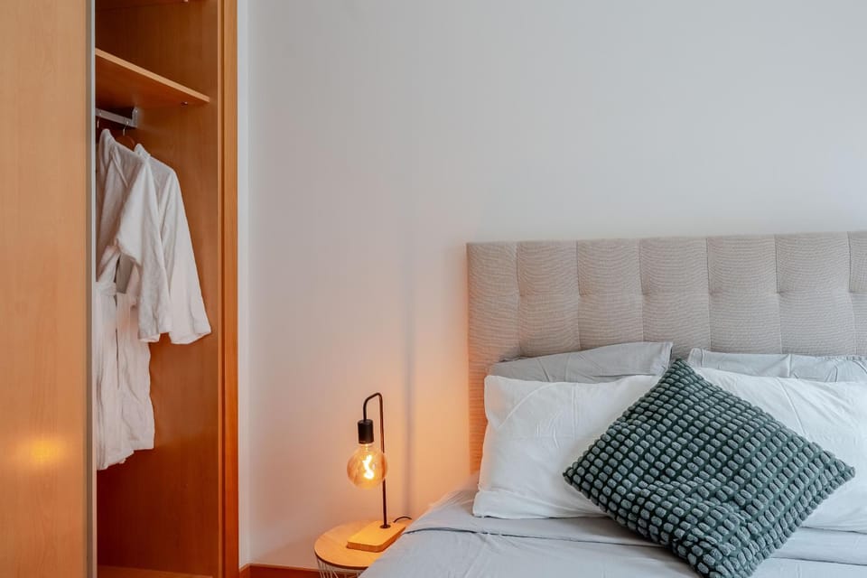 Bed, Bedroom, towels, wardrobe