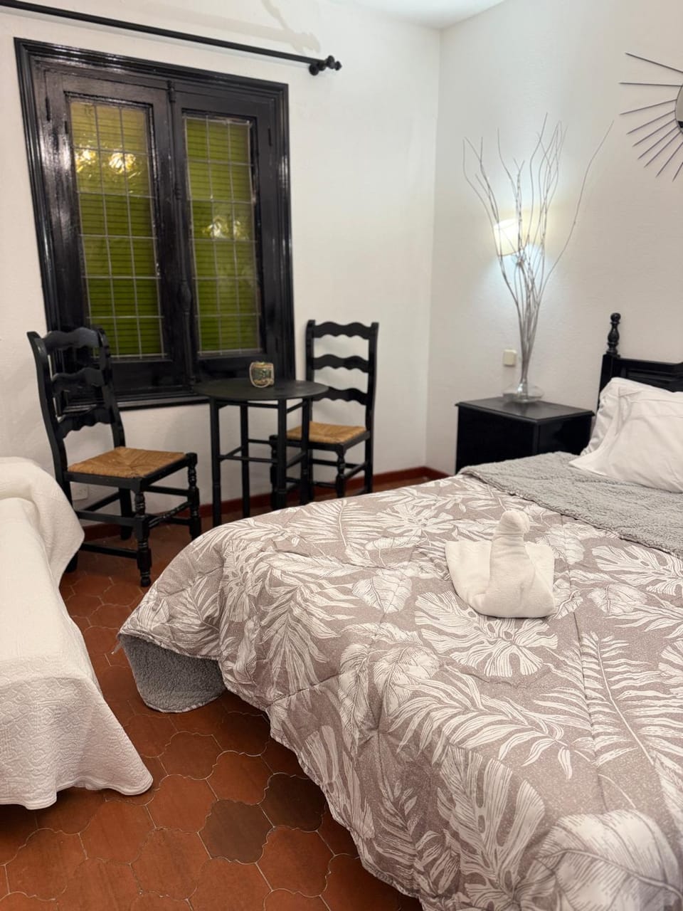 Bed, Bedroom, towels