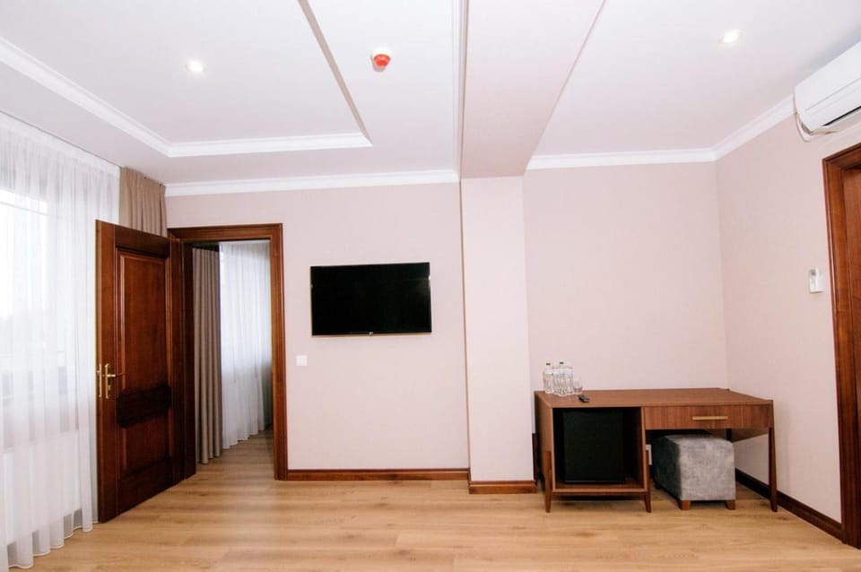 TV and multimedia, air conditioner