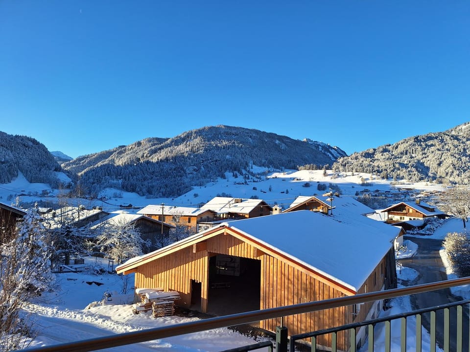 Property building, Nearby landmark, Day, Natural landscape, Winter, Mountain view