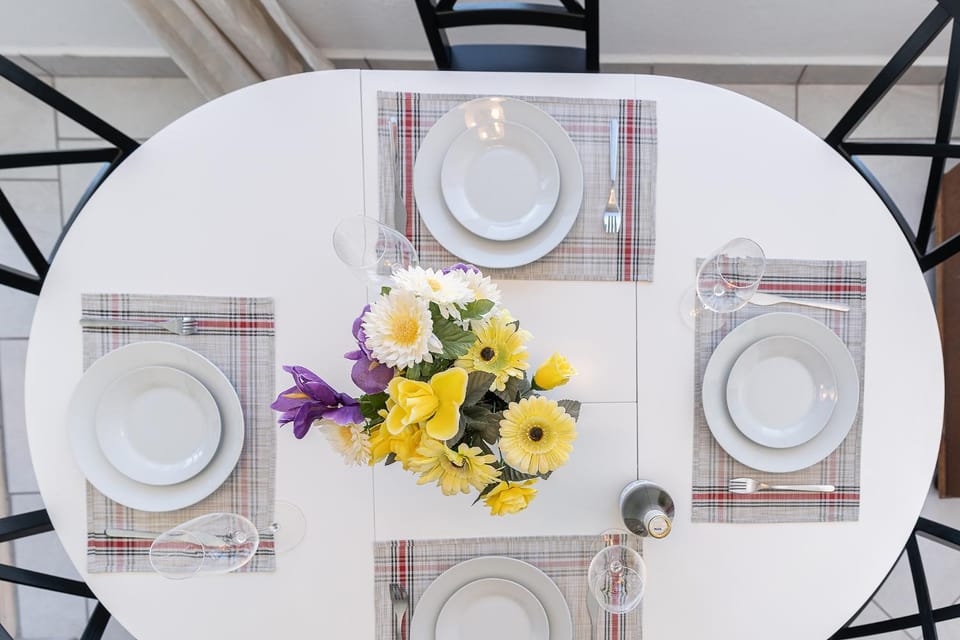 Food and drinks, Dining area, Food