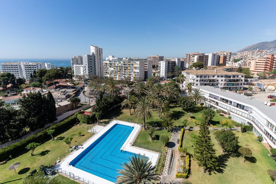Nearby landmark, Day, Neighbourhood, Natural landscape, Bird's eye view, City view, Mountain view, Pool view, Sea view, Swimming pool, Location