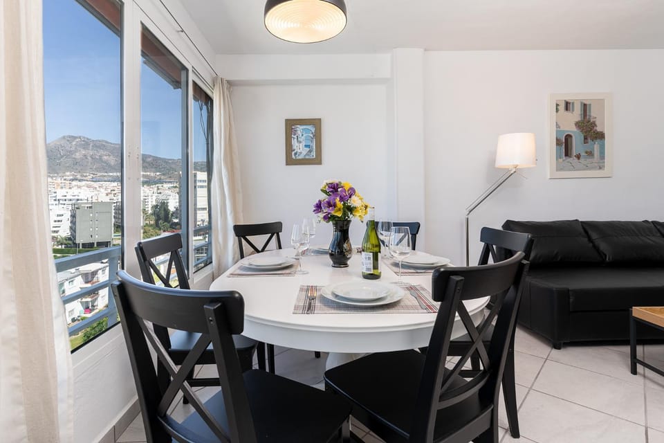 Living room, Seating area, Dining area, Mountain view