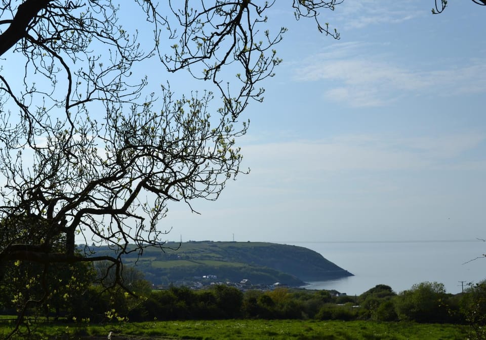 Cosy hideaway nestled between Aberporth & Tresaith House in Penbryn