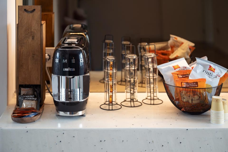 Coffee/tea facilities, Coffee/tea facilities, Food, Drinks
