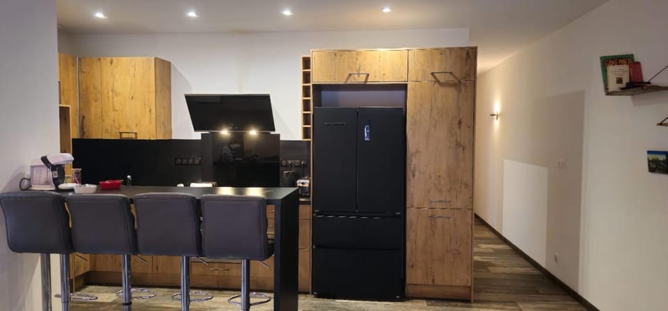 Kitchen or kitchenette, oven