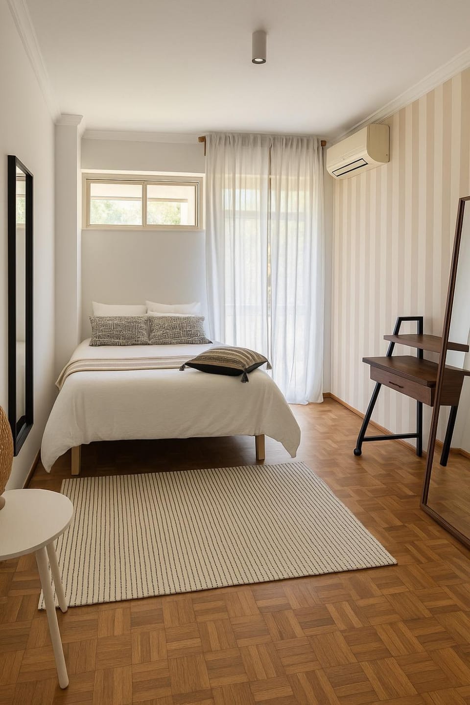 Bed, Photo of the whole room, Bedroom, air conditioner