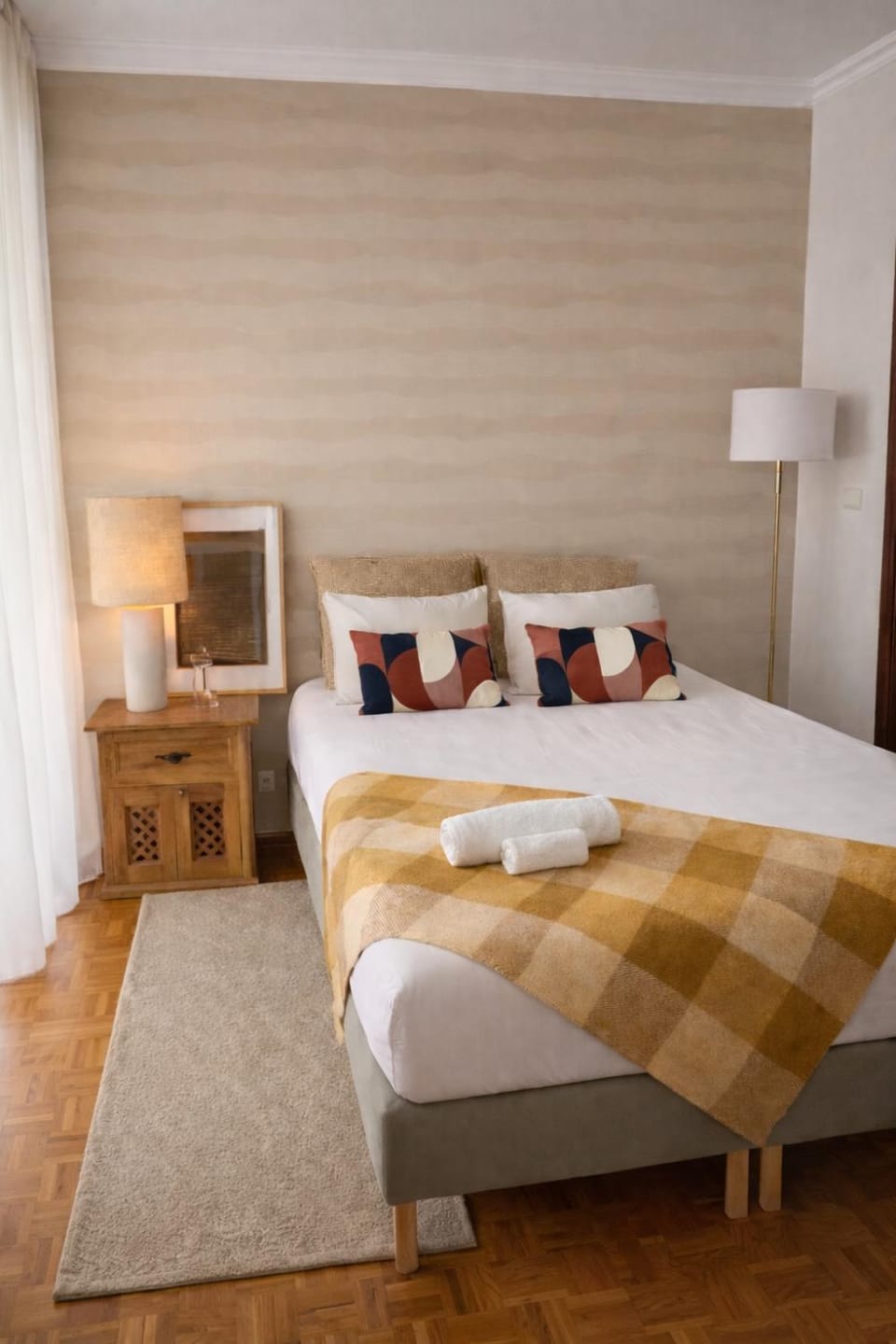 Bed, Photo of the whole room, Bedroom