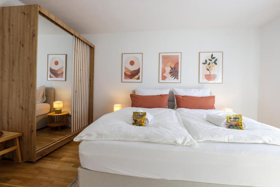 Bed, Bedroom, towels, wardrobe