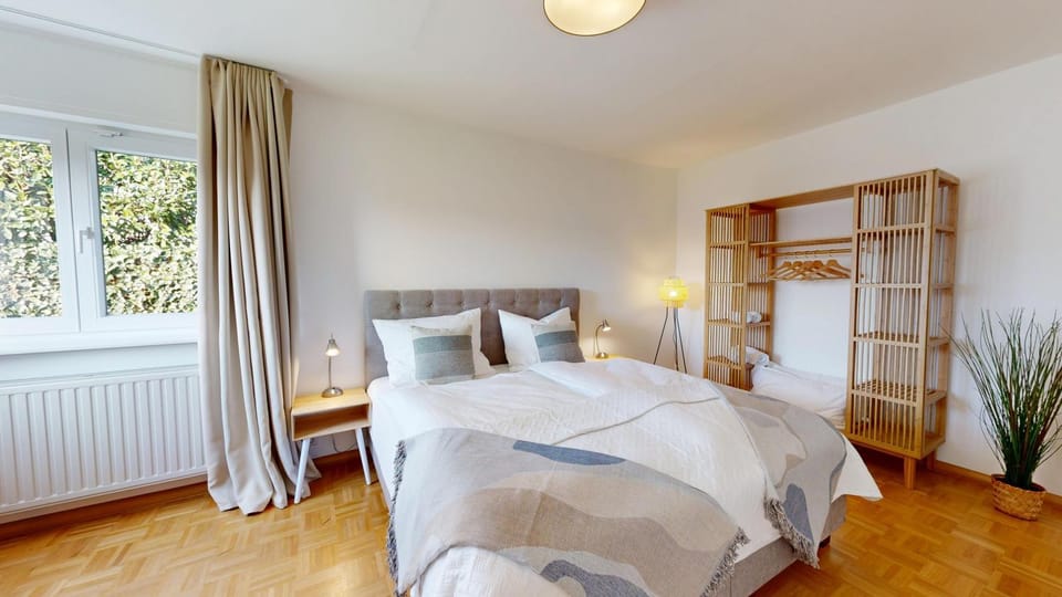 Photo of the whole room, Bedroom