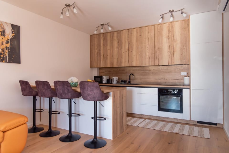 Kitchen or kitchenette, oven